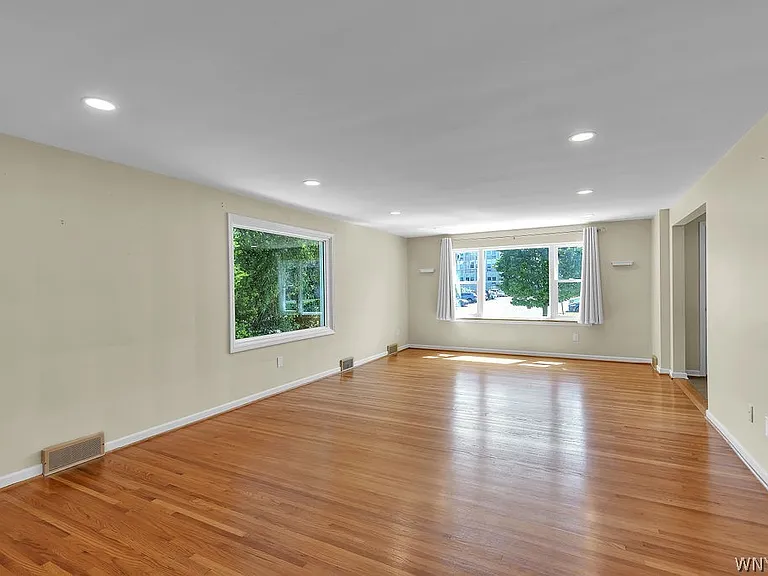 69 Berryman Dr — Photo 3