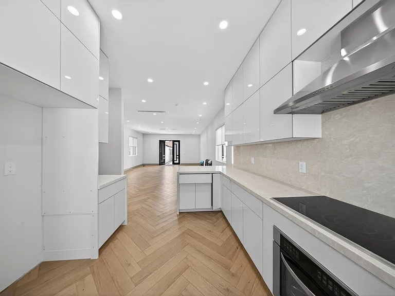 10843 Cantara St — Photo 13