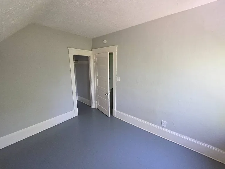 3658 E 54 ST — Photo 9