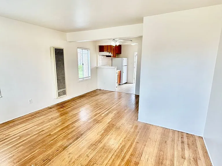 Bright & Airy 2 Bed / 1 Bath Apartment in Point Loma! — Photo 8