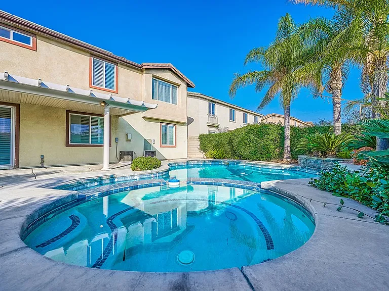 15211 Holiday Dr — Photo 28