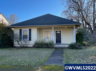 945 Ash Ave, Cottage Grove, OR 97424