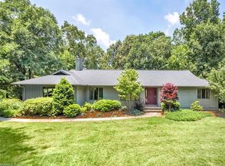 4 Post Oak Trl, Hendersonville, NC 28739