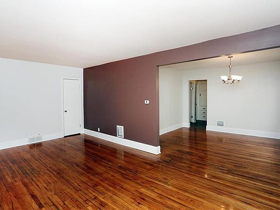 3rd image of 435 Hinman Ave