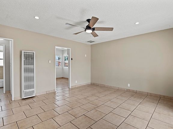 4th image of 221 E Avenue P3