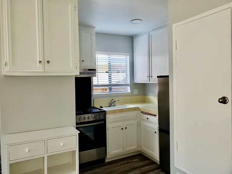 6381 1/2 Saint Paul Cir #1/2 — Photo 4