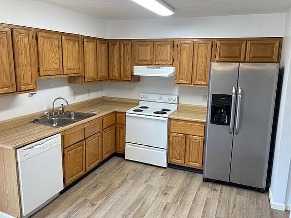 4th image of 840 Hill St