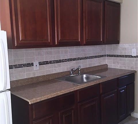 3rd image of 1142 E 215th St