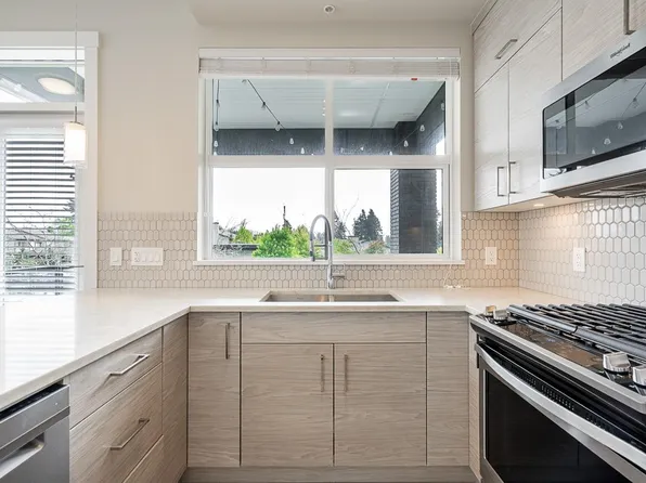 2120 Gladwin Rd #205, Abbotsford, BC V2S 0L7