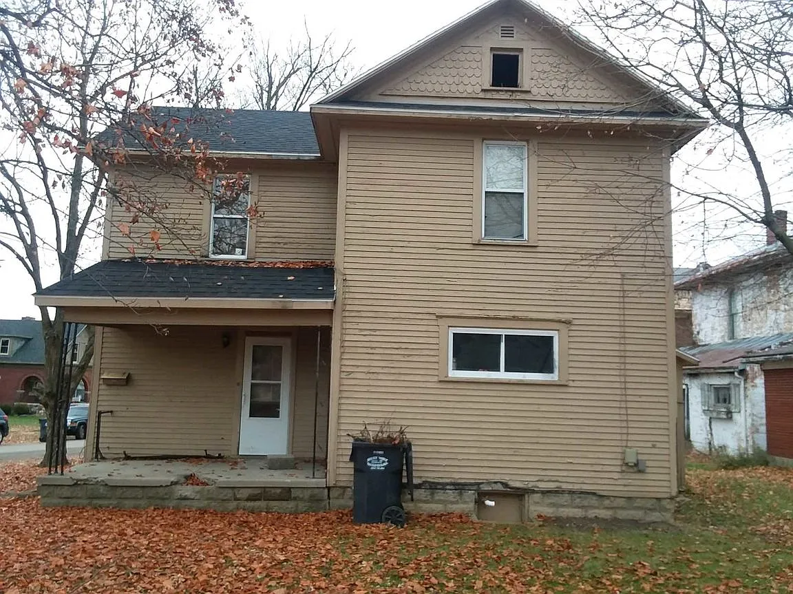 217 W Division St photo 1