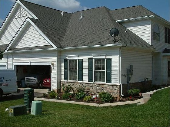 6 Canterbury Ln