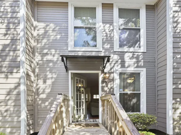 25 Higgins Ct, Baton Rouge, LA 70808