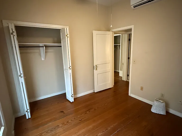 330 Commerce St #4 — Photo 10