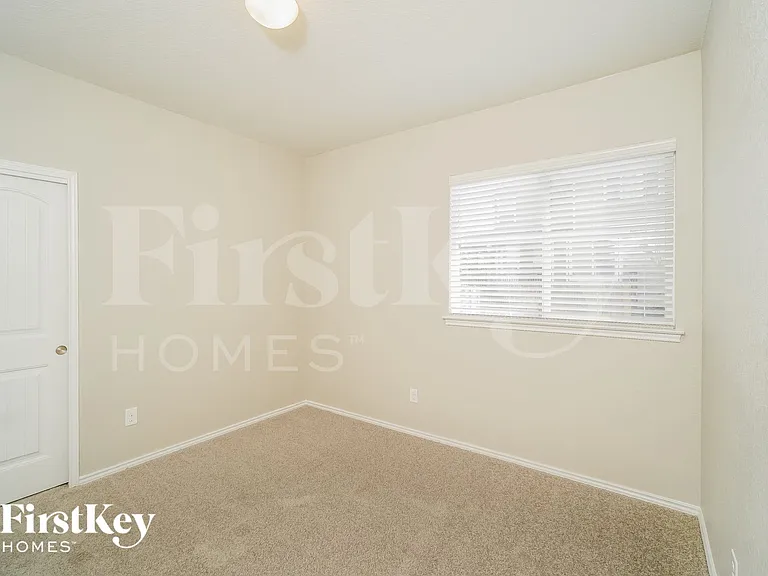 10215 Mill Path — Photo 11