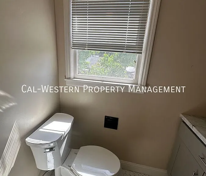 1385 Newport Ave — Photo 40