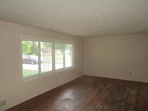 4th image of 115 N Grande Ave