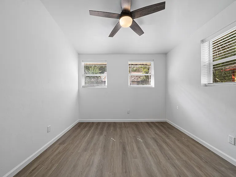 901 NW 4th Pl — Photo 23