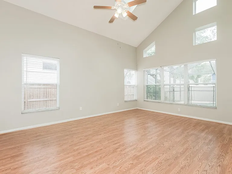 2321 Lyncrest Ct — Photo 9