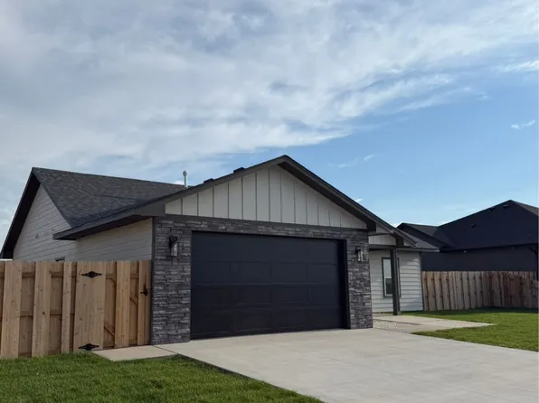 4117 Gib Dr, Garden City, KS 67846