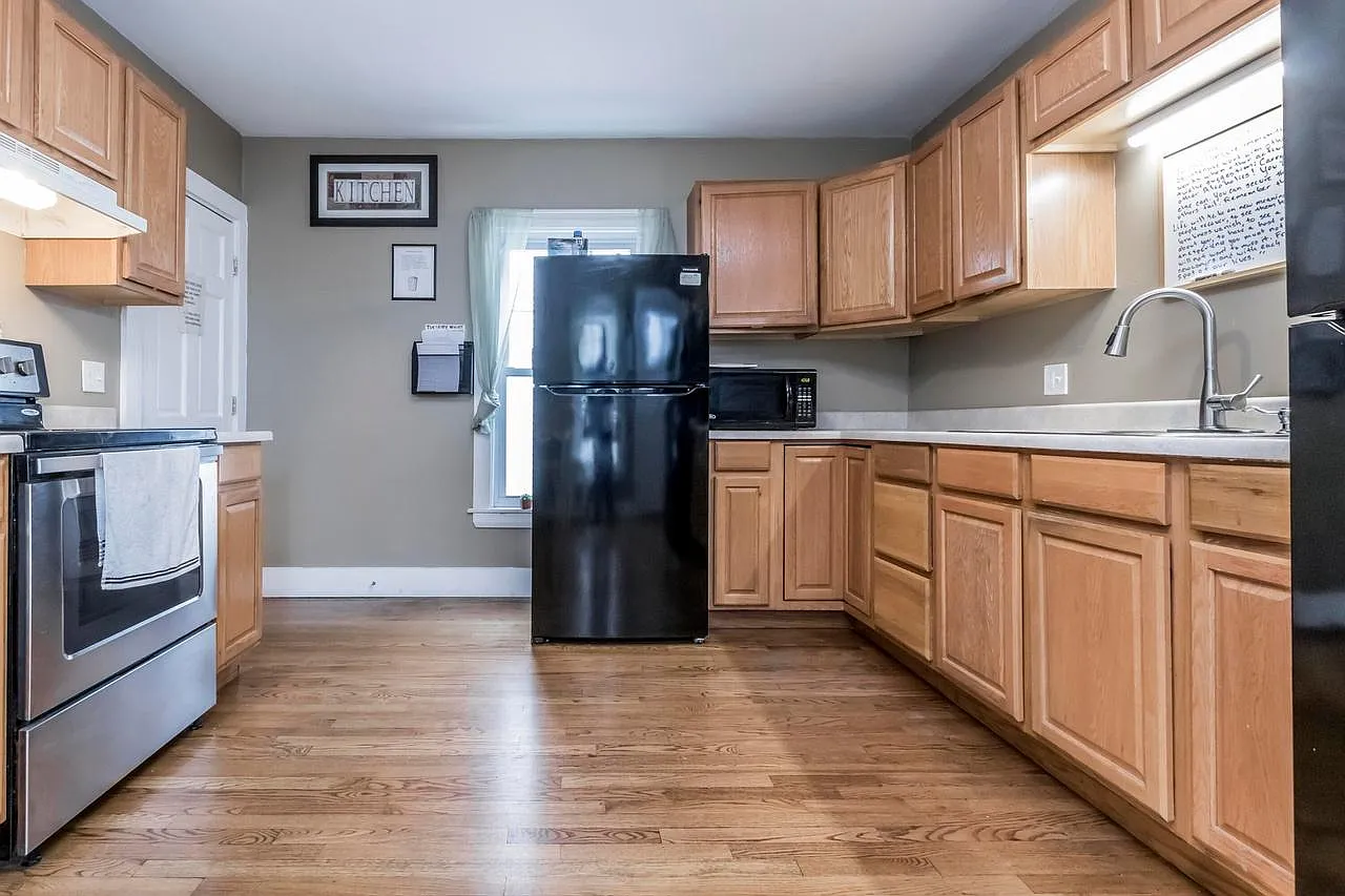 4 bed, 1850 sqft, $4,000 — Photo 4