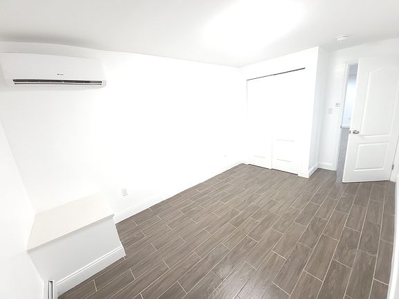 3rd image of 899 Willoughby Ave #B2