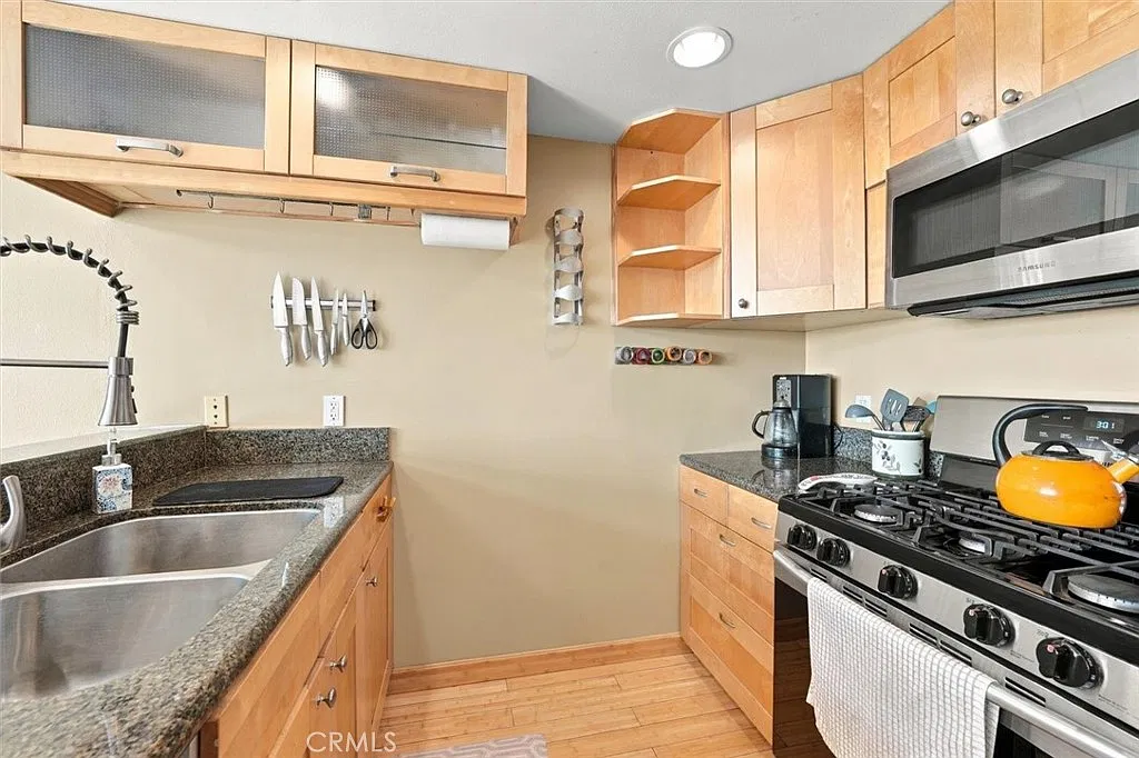 2 bed, 1049 sqft, $5,500 — Photo 4