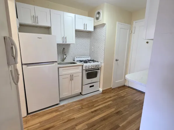 65-05 Yellowstone Boulevard image 5 of 11