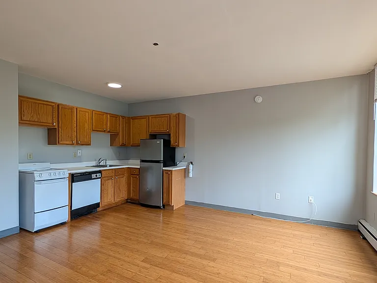 Bulldog Apartments — Photo 10
