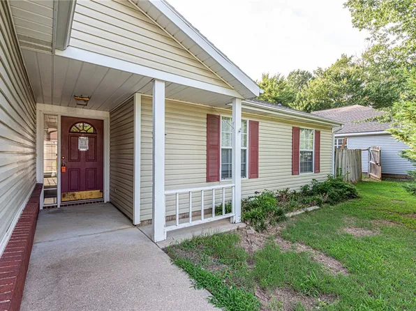 1473 N Greenleaf Dr, Fayetteville, AR 72704