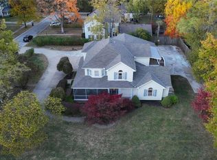 204 SW 2nd St, Lees Summit, MO 64063