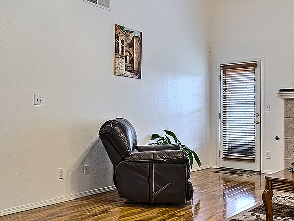 5th image of 844 Dakota River Ave