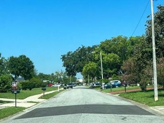 Exterior Neighborhood (street photo)
