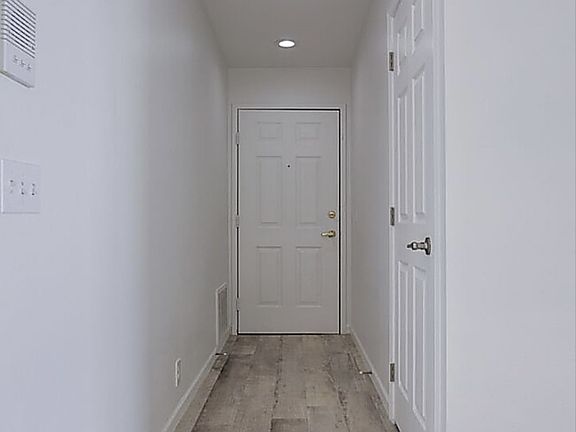 2nd image of 7515 N 286th St #8533947dc