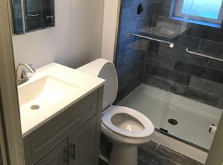 922 Queensbridge Rd, Ballwin, MO 63021