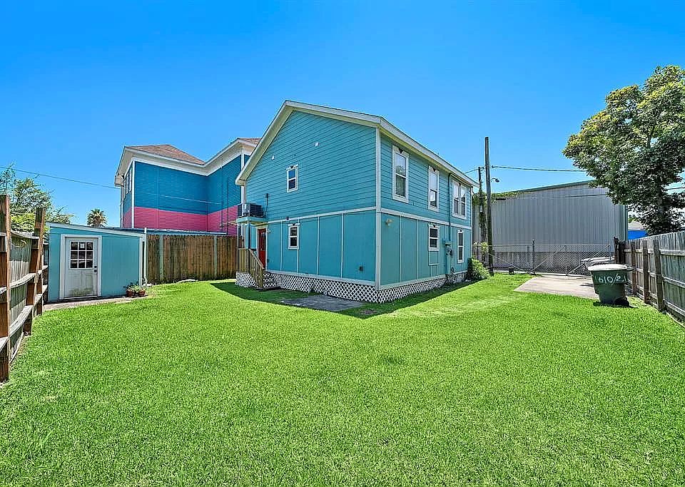 1st image of 909 32nd St