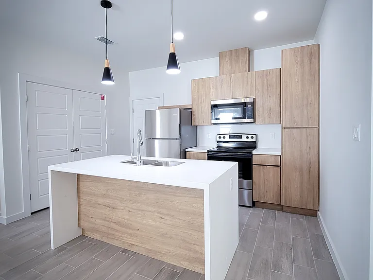 1404 W Platinum Dr #4 — Photo 4