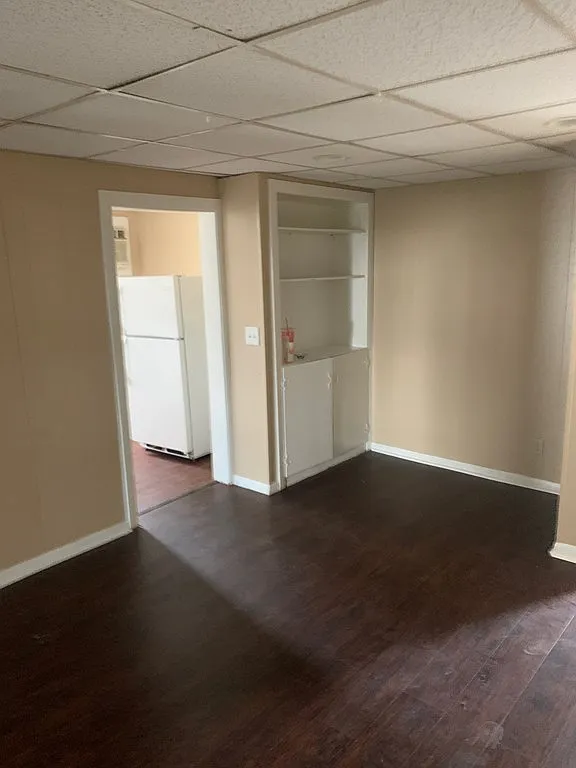 3 bed, 850 sqft, $2,400 — Photo 3