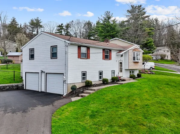 212 Oscar Ter, Endicott, NY 13760