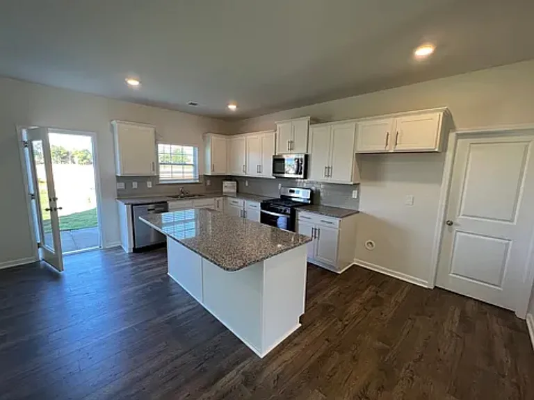 2148 Vanderlyn St — Photo 9