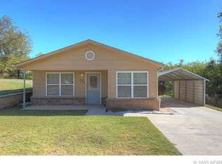 807 N 8th St, Sapulpa, OK 74066