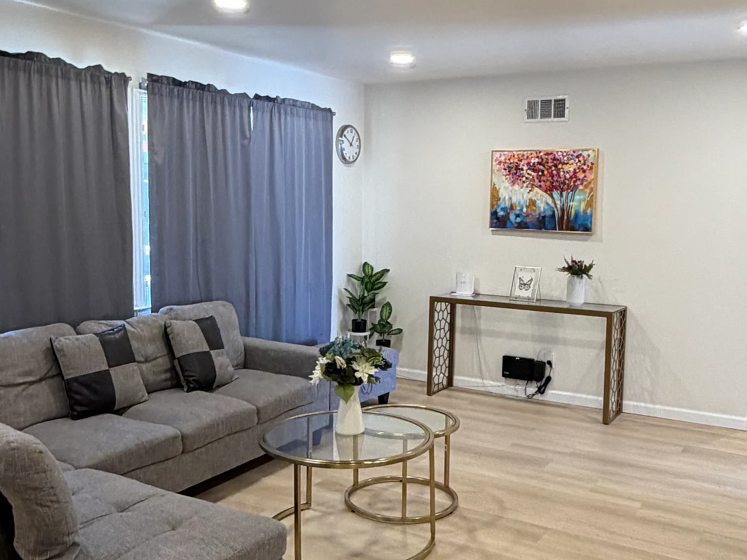 3 bed, 1150 sqft, $3,700 — Photo 1