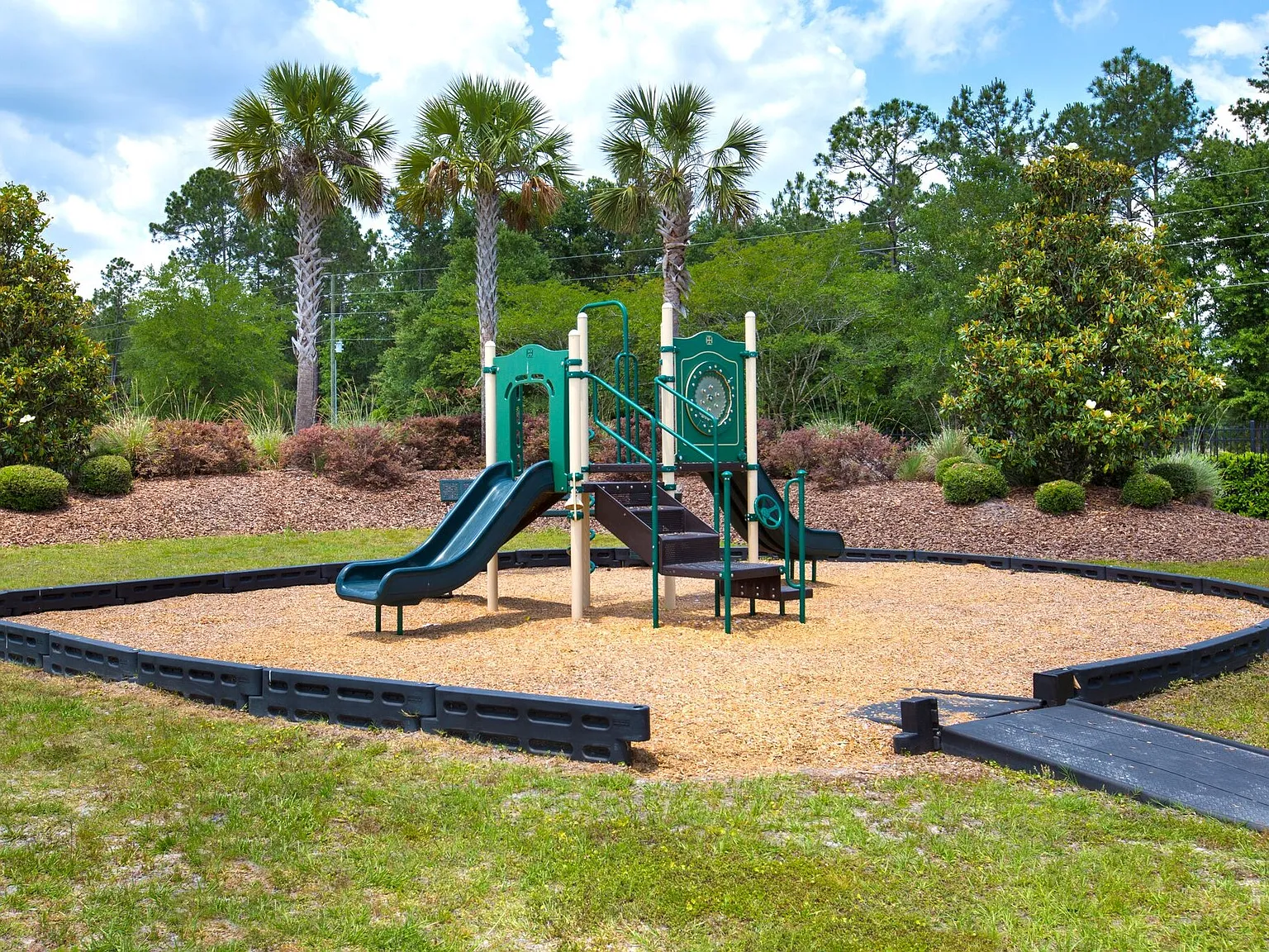 3 bed, 2.5 bath, 1420 sqft, $1,960 — Photo 3