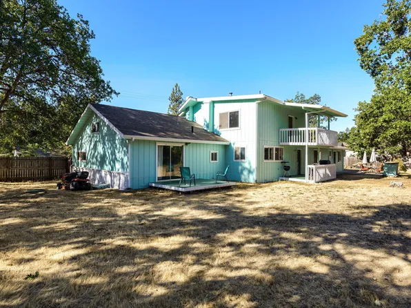 220 Red Mountain Dr, Grants Pass, OR 97526