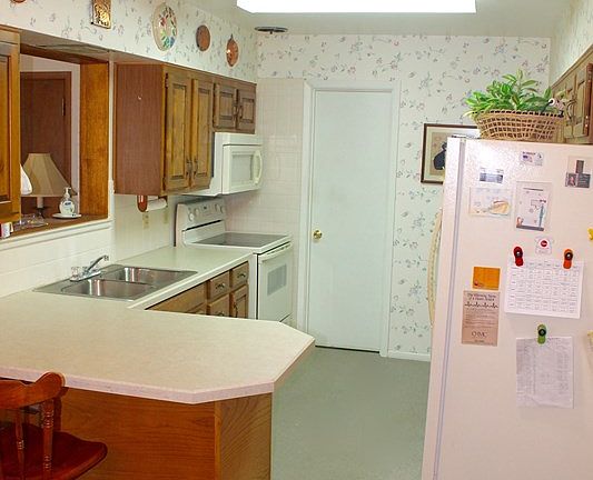 4th image of 4911 Clover Ave