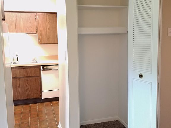 Living Room 10 (coat closet)