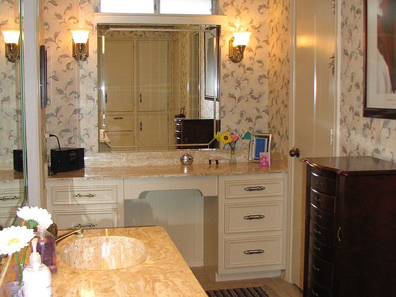 Master Bath w/ his and her walk in closets