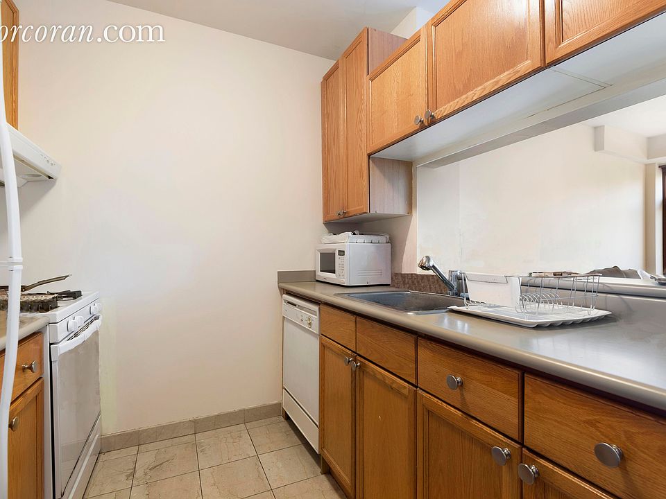 2nd image of 474 48th Ave APT 4U