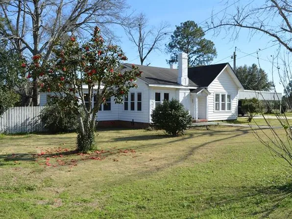 106 N Broadway St, Ashford, AL 36312