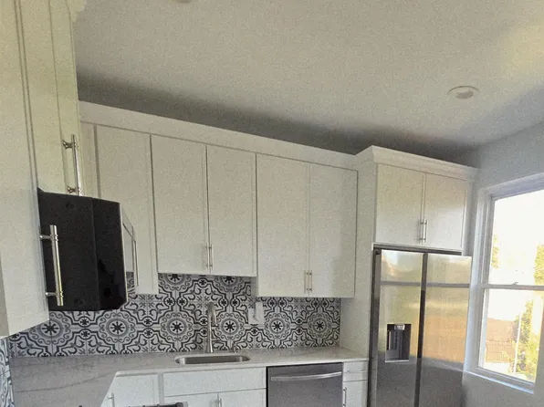 50 Montrose Avenue image 5 of 9