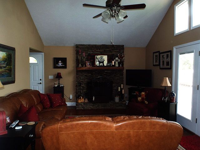 2nd image of 3174 Autumn Oaks Cir